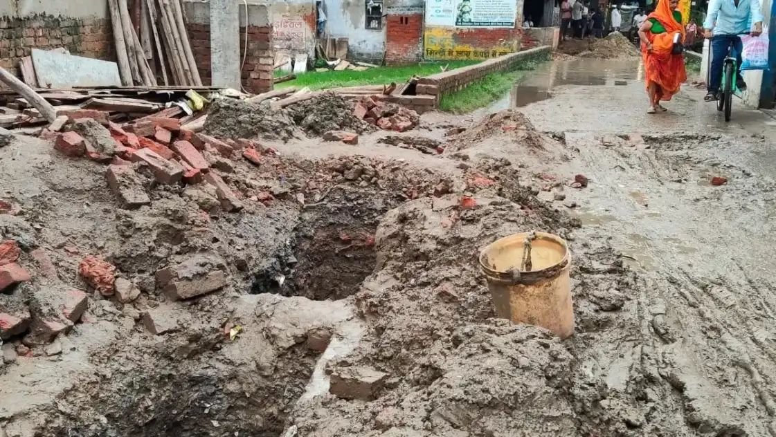 गेल की खुदाई से 4 हजार घरों की जलापूर्ति ठप