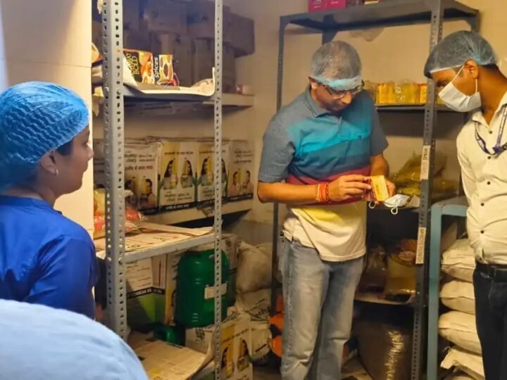 आईआरसीटीसी बेस किचन का डीआरएम ने किया औचक निरीक्षण