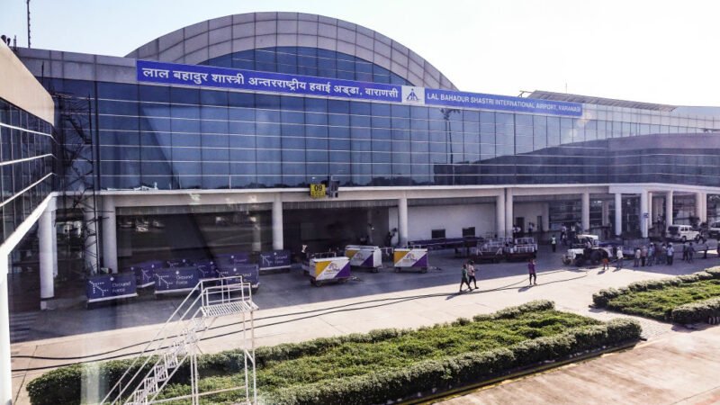 कान में दर्द की शिकायत के बाद पायलट ने विमान ले जाने से किया मना, यात्रियों को कराया गया डी-बोर्ड