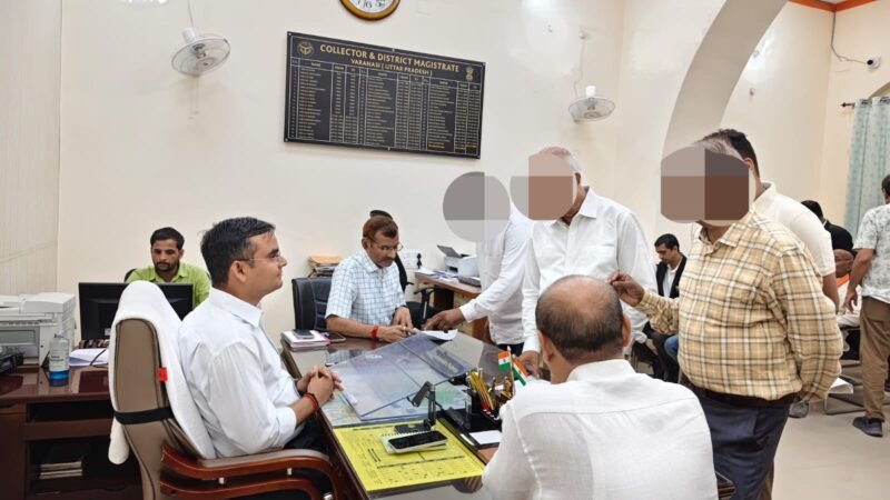 फरियादियों की शिकायतों पर डीएम सख्त
