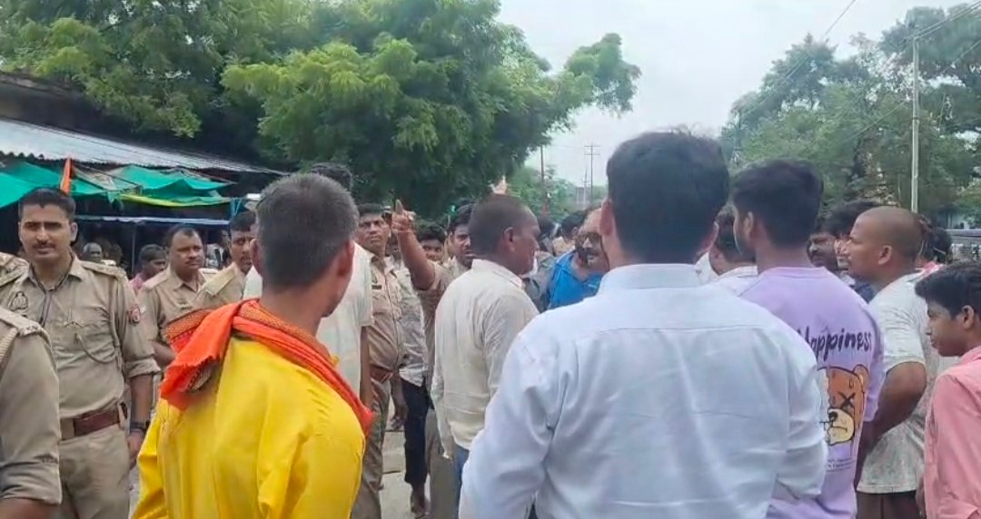 बालू लदे डंपर की चपेट में आने से स्कूली छात्रा की मौत, ग्रामीणों में आक्रोश