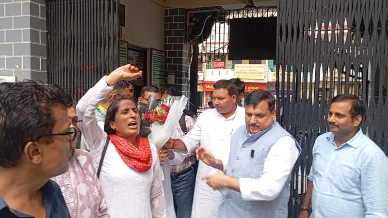 कोनिया के सरकारी स्कूल को लेकर संजय सिंह का सरकार पर हमला