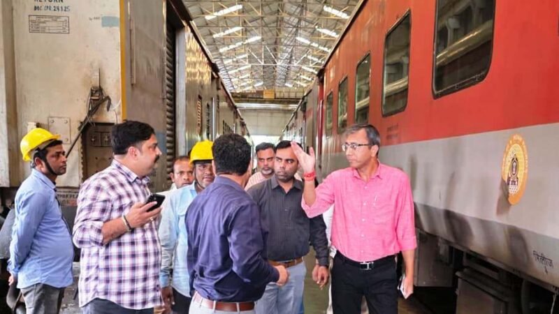 बनारस कोचिंग डिपो में सुरक्षा उपकरणों की जांच