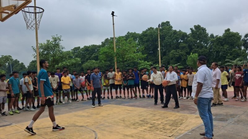 उदय प्रताप इंटर कॉलेज में जनपद स्तरीय बास्केटबॉल प्रतियोगिता संपन्न