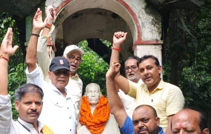 जिसने शिक्षा का दीप जलाया, उसकी स्मृति-स्थली उपेक्षा के अंधेरे में