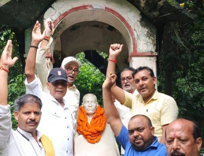 जिसने शिक्षा का दीप जलाया, उसकी स्मृति-स्थली उपेक्षा के अंधेरे में