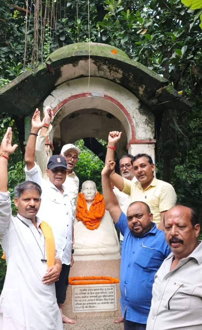 जिसने शिक्षा का दीप जलाया, उसकी स्मृति-स्थली उपेक्षा के अंधेरे में