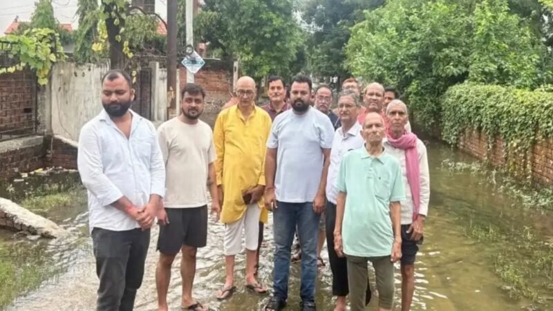 जलजमाव के विरोध में कौशलपुरी के लोगों ने किया चक्काजाम