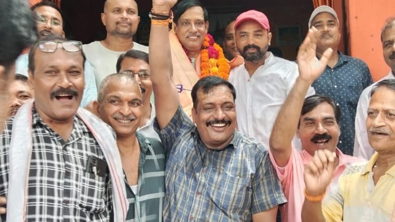 नवनियुक्त मंत्री जगदीश त्रिपाठी का भव्य स्वागत, कार्यकर्ताओं ने की आतिशबाजी