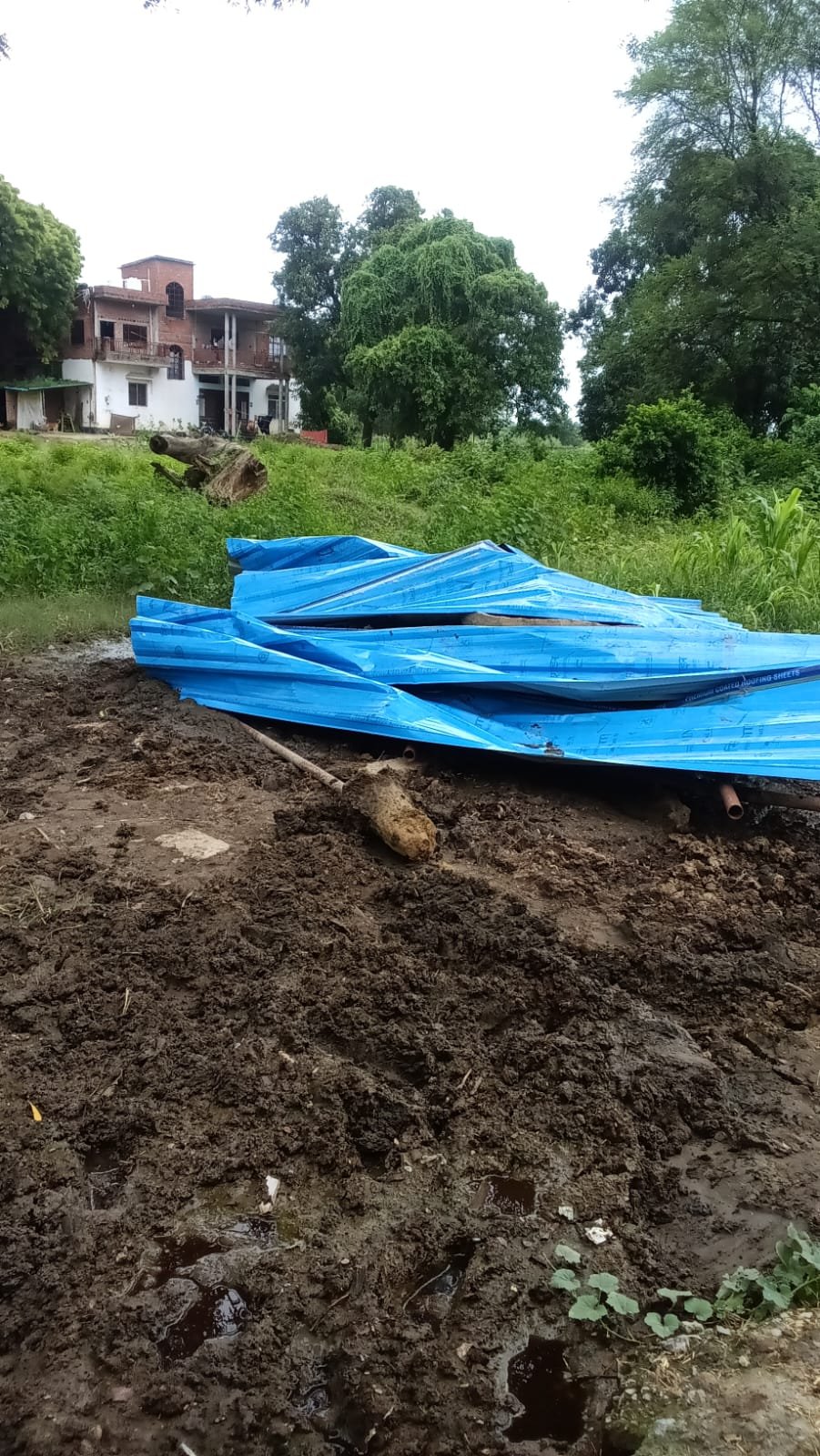 भट्टी गांव में जबरन जमीन पर कब्जा करने का आरोप