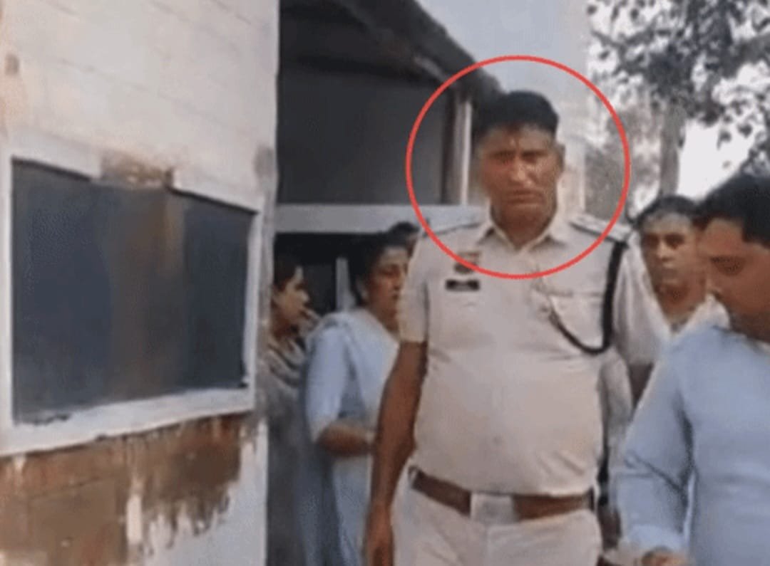 दुष्कर्म केस से नाम हटाने के लिए 50 हजार की रिश्वत