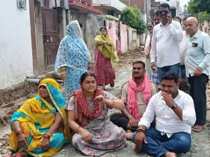 तीन दिन पहले बनी आरसीसी सड़क तोड़े जाने पर हंगामा
