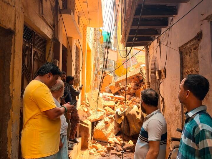 देवनाथपुरा में भरभरा कर गिरा मकान तीन घायल