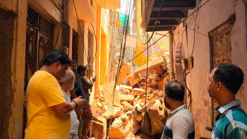 देवनाथपुरा में भरभरा कर गिरा मकान तीन घायल