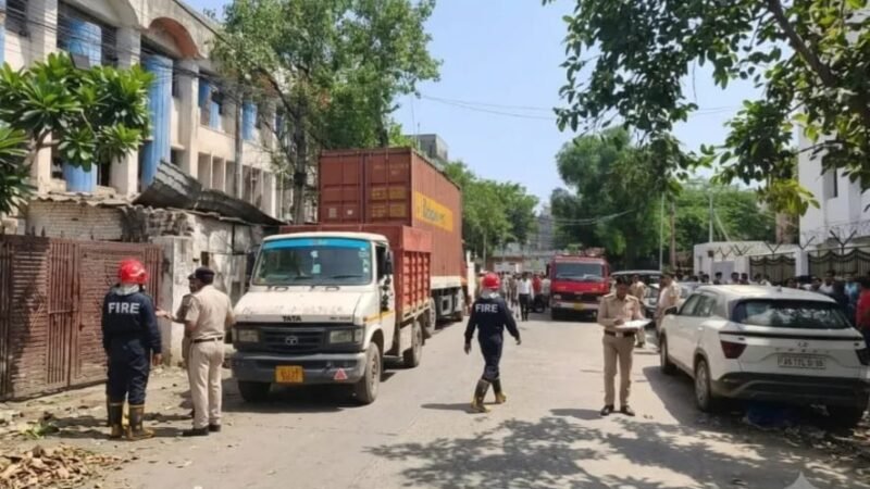 ओखला : ऑक्सीजन सिलेंडर फटने से एक की मौत, दो गंभीर घायल