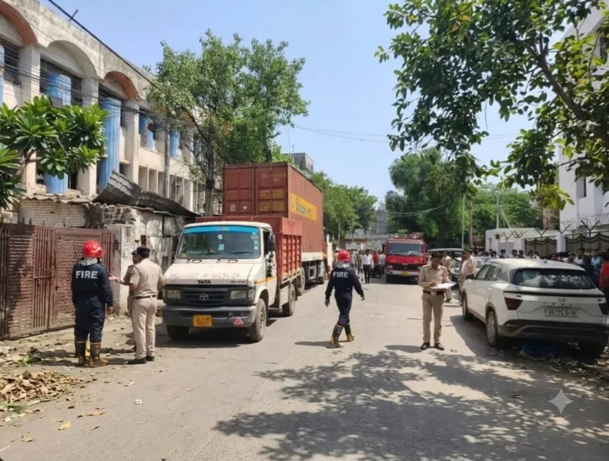 ओखला : ऑक्सीजन सिलेंडर फटने से एक की मौत, दो गंभीर घायल