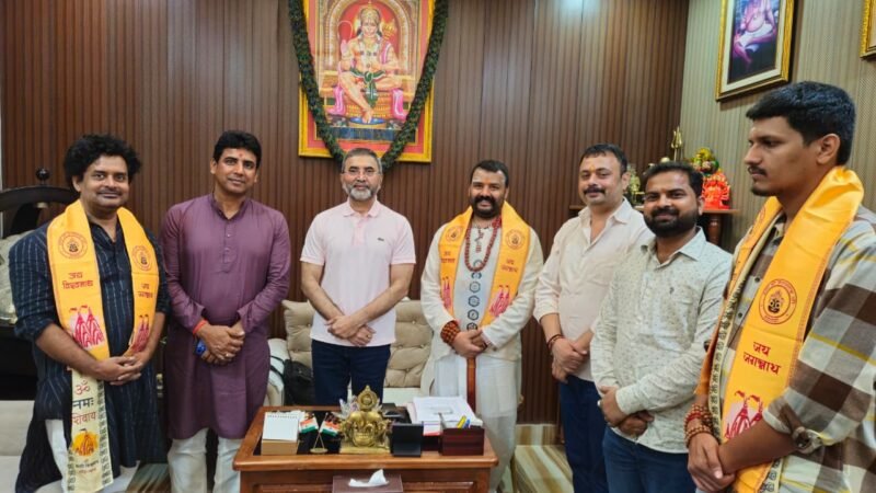 ‘हनुमान अंश’ की टीम ने अन्नपूर्णा सिंह और बृजेश सिंह से की मुलाकात