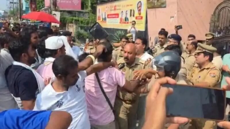काशी विद्यापीठ गेट पर जेन-जी साइकिल यात्रा को लेकर हंगामा