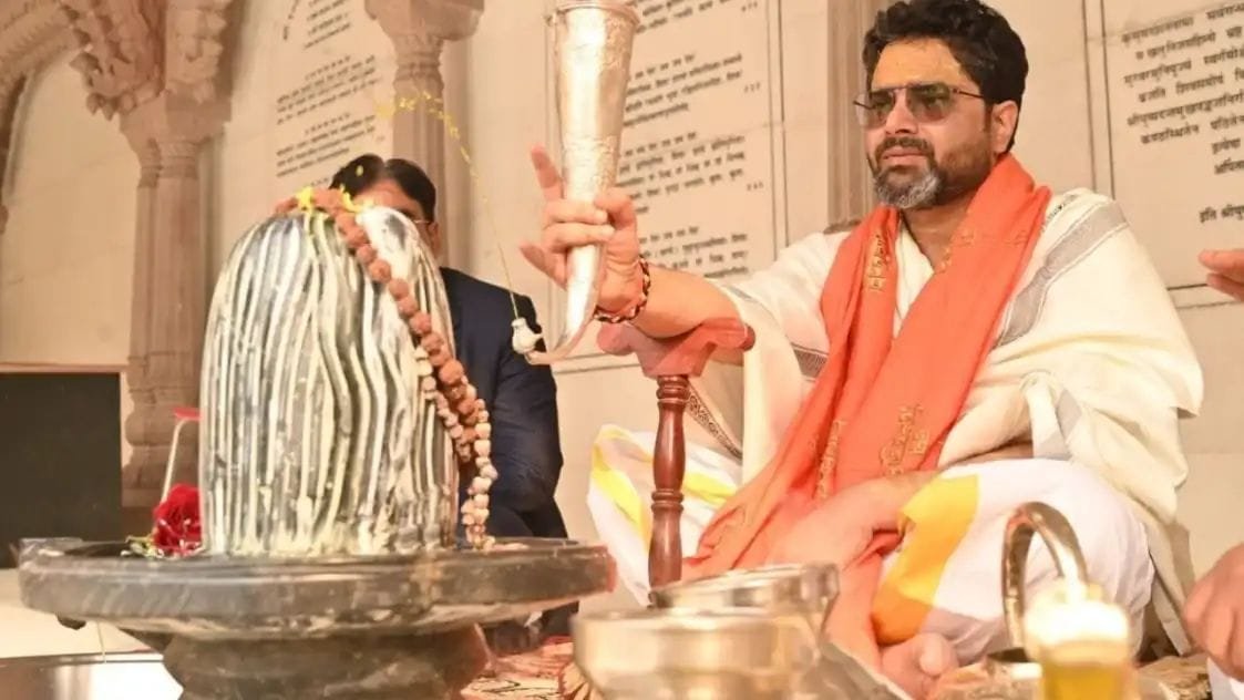 काशी विश्वनाथ मंदिर के मुख्य कार्यपालक अधिकारी विश्व भूषण मिश्रा का तबादला