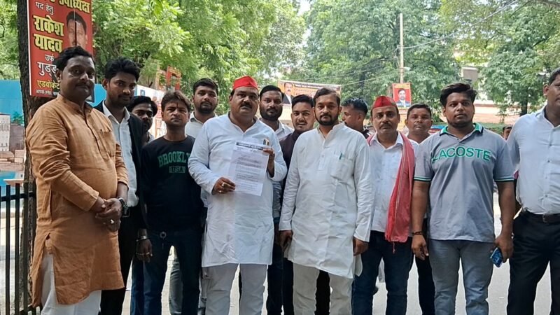 सीवर में बालू की बोरियां और पत्थर मिलने पर सपा ने उठाए सवाल