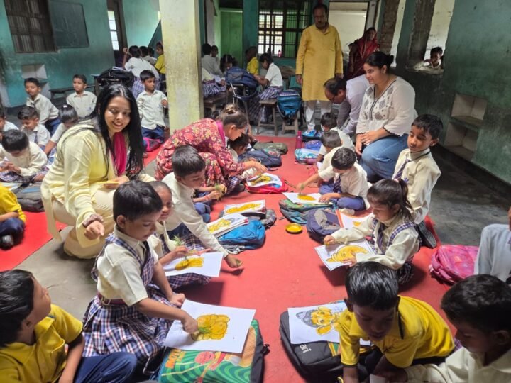 हल्दी और दूब की कूची से बच्चों ने बनाई गणेश जी की अनोखी पेंटिंग