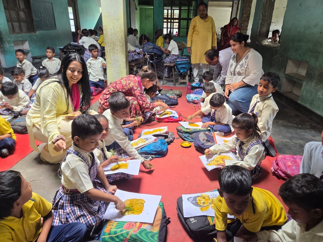 हल्दी और दूब की कूची से बच्चों ने बनाई गणेश जी की अनोखी पेंटिंग