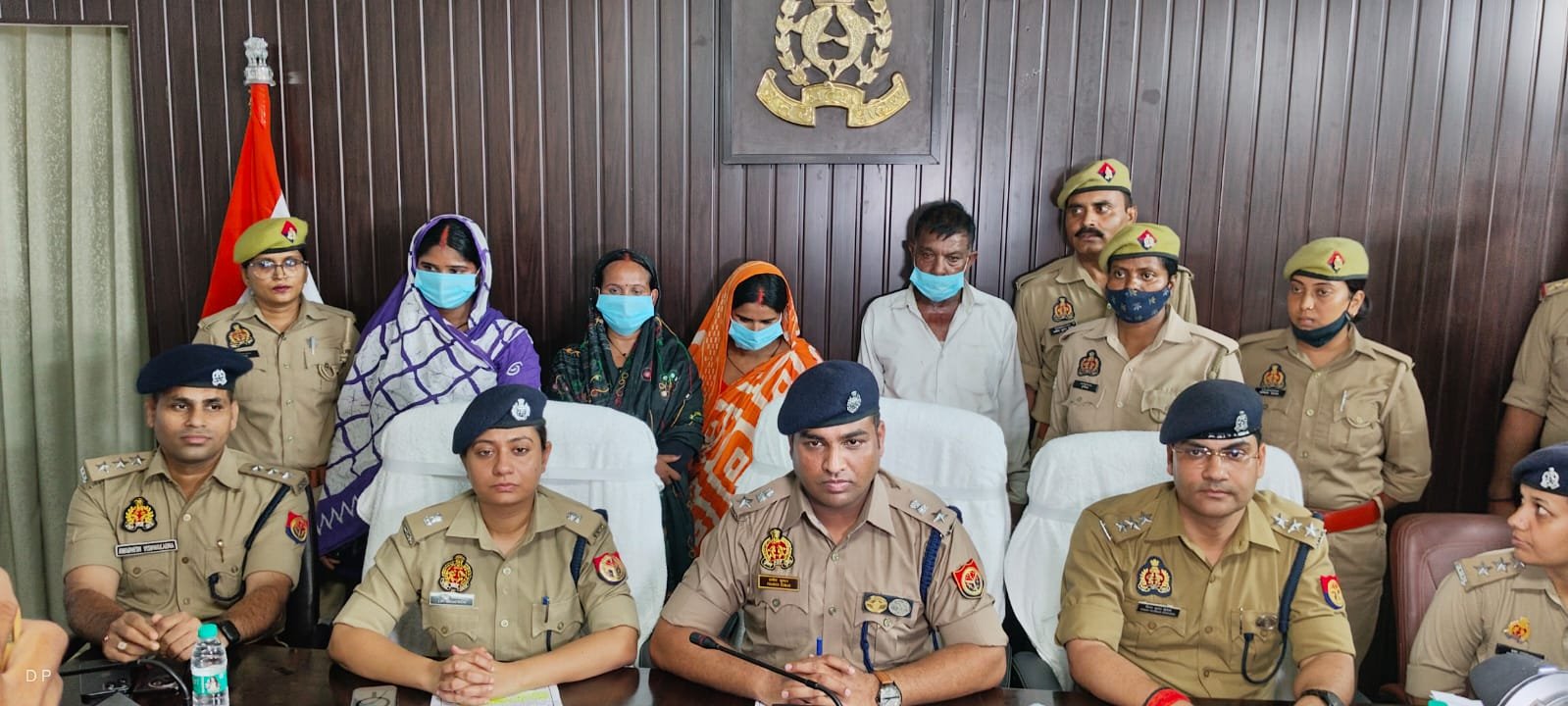 महिलाओं को बातों में उलझाकर चेन और सामान चोरी करने वाले गिरोह की तीन शातिर महिलाओं समेत चार गिरफ्तार