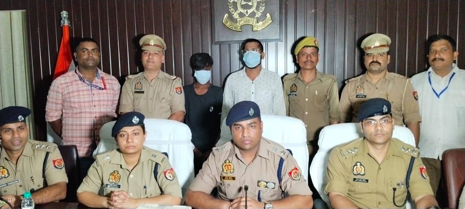चोरी के 14 मोबाइल के साथ दो गिरफ्तार
