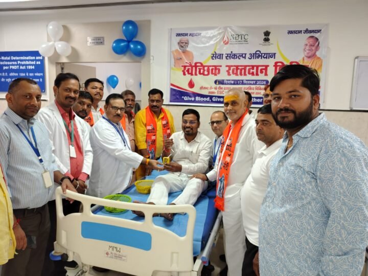 सेवा संकल्प अभियान में भाजपा कार्यकर्ताओं ने किया रक्तदान