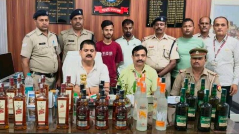 रेलवे स्टेशन पर 33 बोतल अवैध अंग्रेजी शराब के साथ दो गिरफ्तार