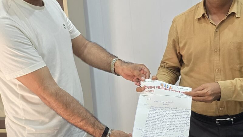 मोर्चा संयोजक पर नशे के कारोबार के आरोप से मचा विवाद, आबकारी अधिकारी को सौंपा पत्र