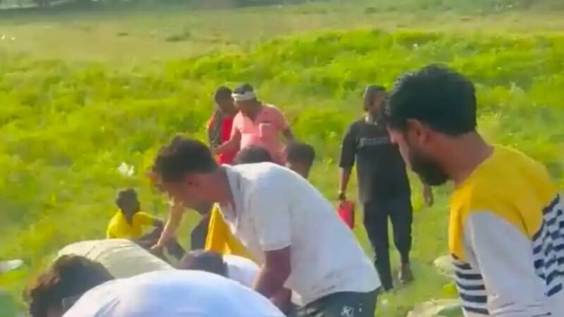 तेज रफ्तार बुलेट स्कूल के साइनबोर्ड से टकराई