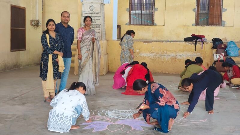 रंगोली के रंगों में विद्यार्थियों ने उकेरा विकसित भारत का संकल्प