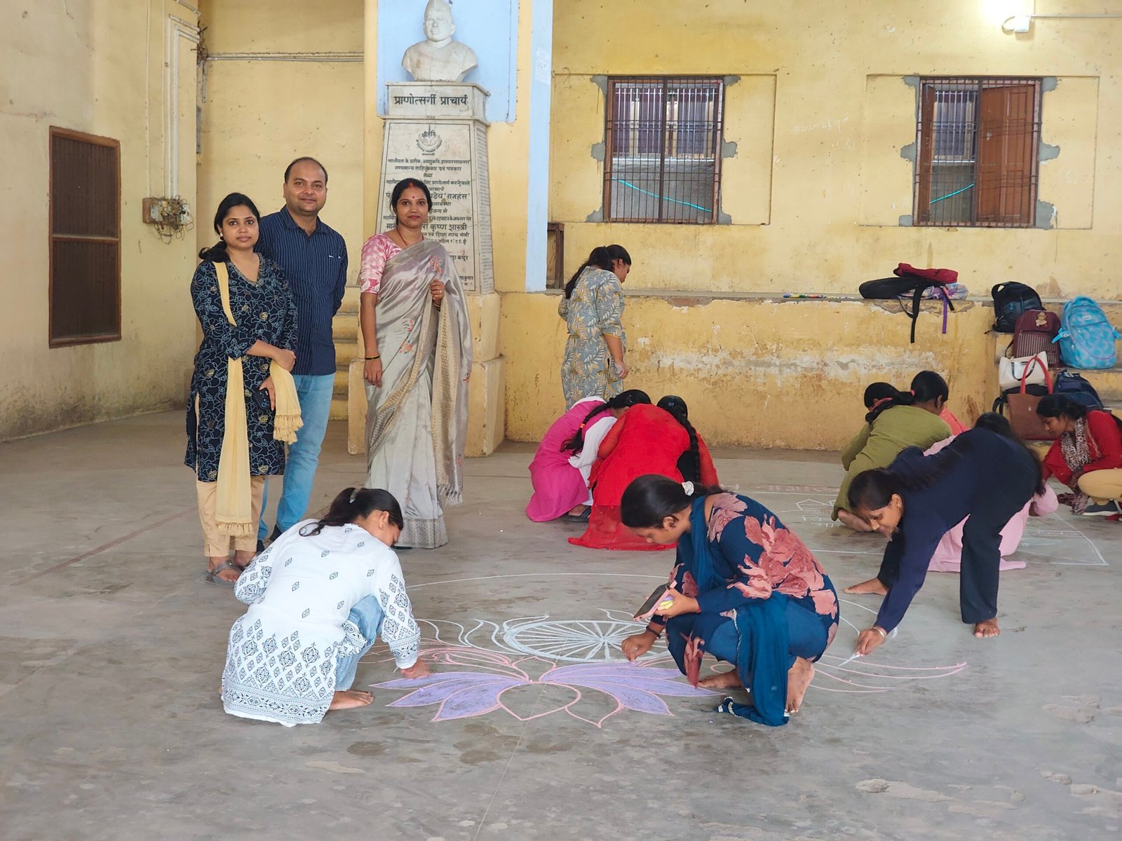 रंगोली के रंगों में विद्यार्थियों ने उकेरा विकसित भारत का संकल्प