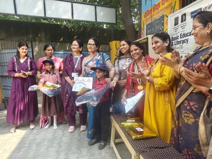 रोटरी क्लब के सहयोग से प्राथमिक विद्यालय मंडुवाडीह को मिली आलमारी
