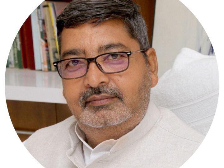 विकास कार्यों की सूची में नाम जोड़ने पर सपा सांसद ने उठाए सवाल
