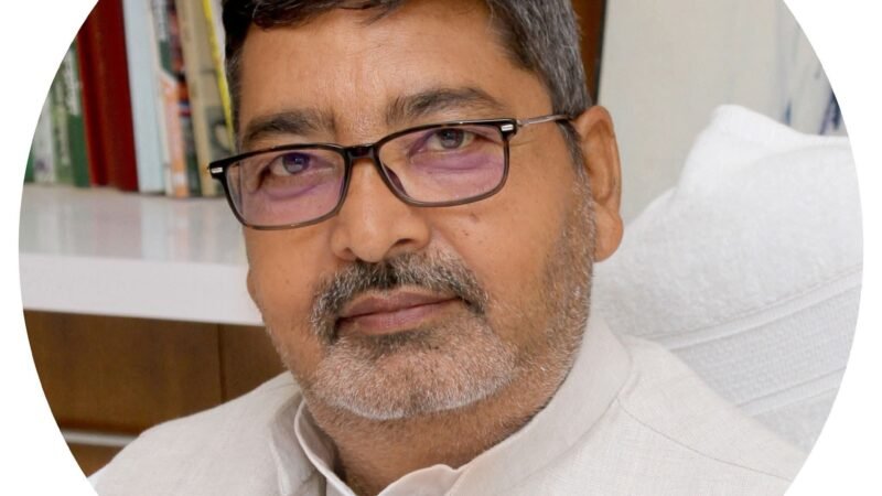विकास कार्यों की सूची में नाम जोड़ने पर सपा सांसद ने उठाए सवाल