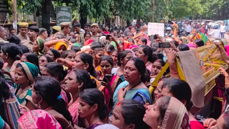 समूह सखियों ने की सुरक्षा और मानदेय बढ़ाने की मांग