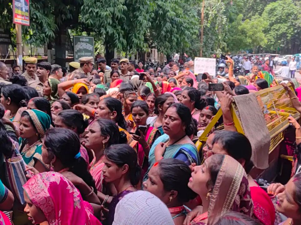 समूह सखियों ने की सुरक्षा और मानदेय बढ़ाने की मांग