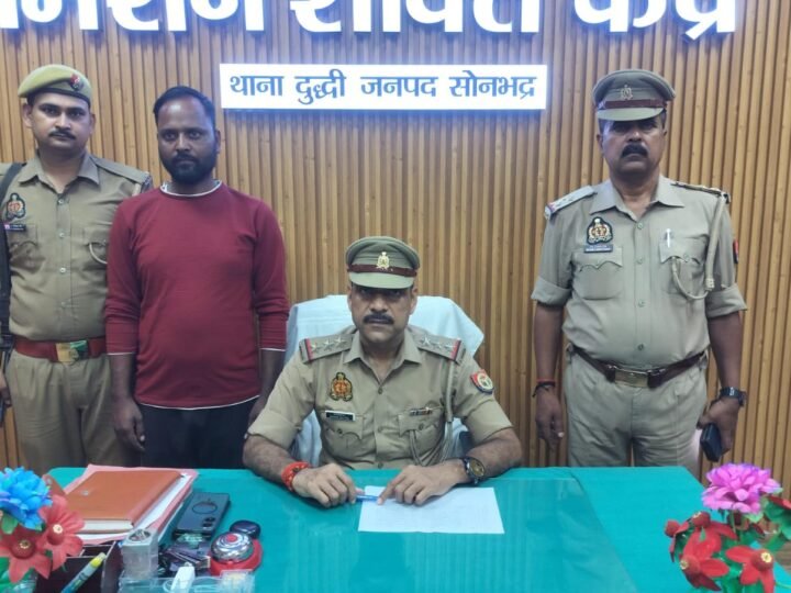 20 हजार के इनामी वांछित आरोपी को गिरफ्तार करने का पुलिस का दावा