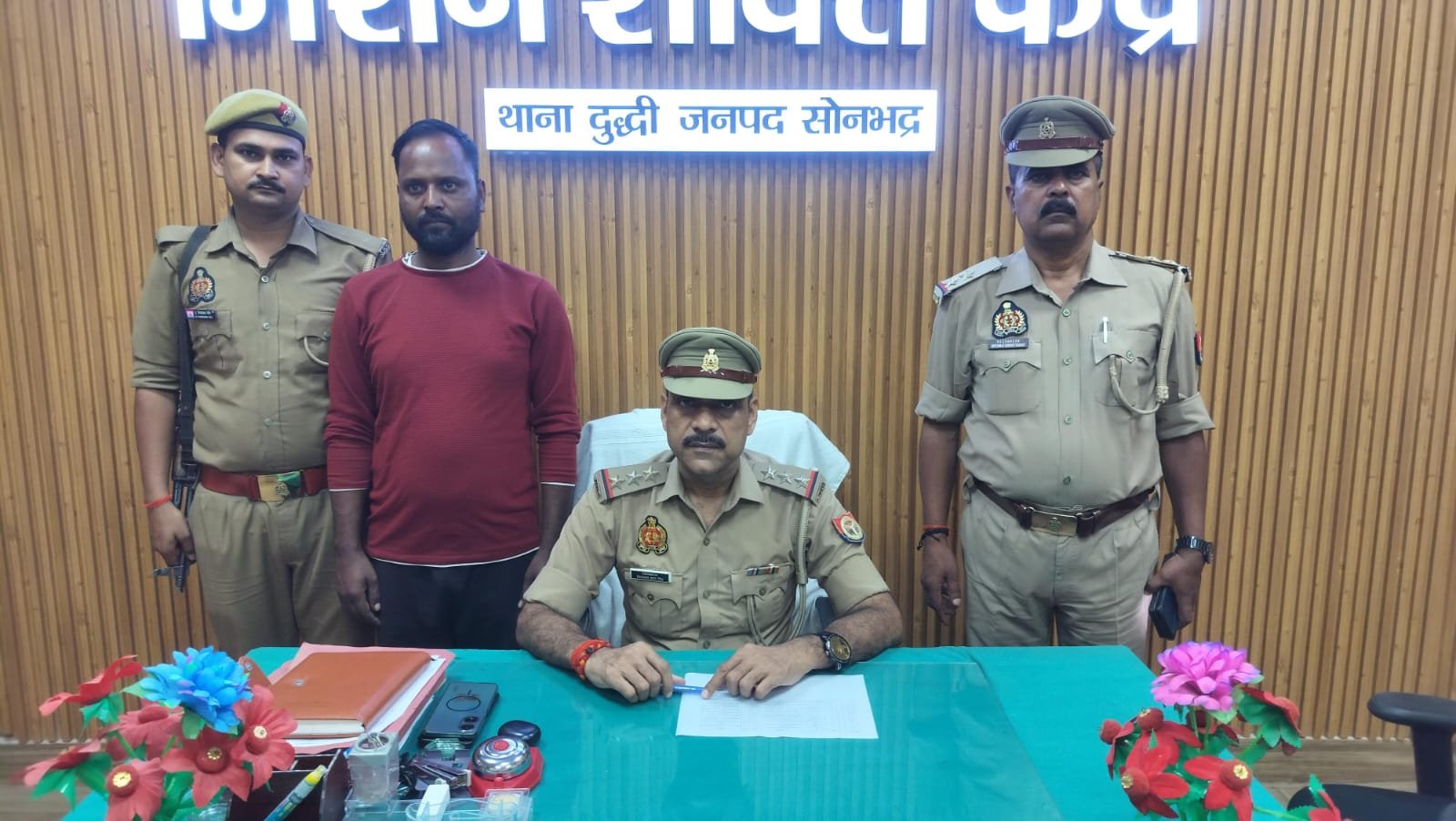 20 हजार के इनामी वांछित आरोपी को गिरफ्तार करने का पुलिस का दावा