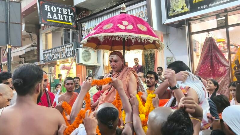 काशी पहुंचे शंकराचार्य, गौमाता के मुद्दे पर सरकार को चेताया