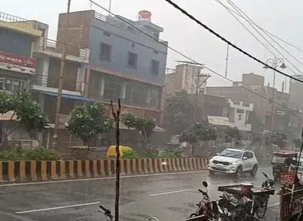 वाराणसी में अर्नब तूफान का असर, बारिश और तेज हवाओं से बदला मौसम