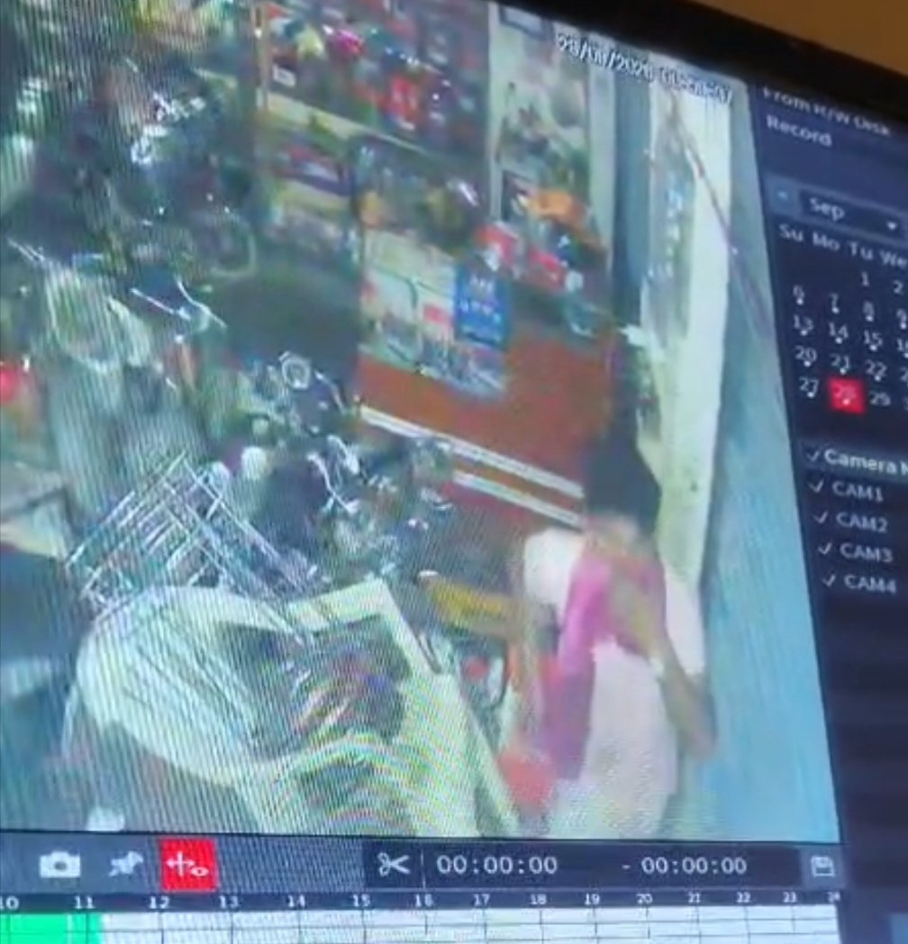 उमरहा बाजार में ऑटो पार्ट्स की दुकान का शटर उठाकर चोरी, लाखों का माल समेत नकद भी साफ, सीसीटीवी कैमरे में कैद