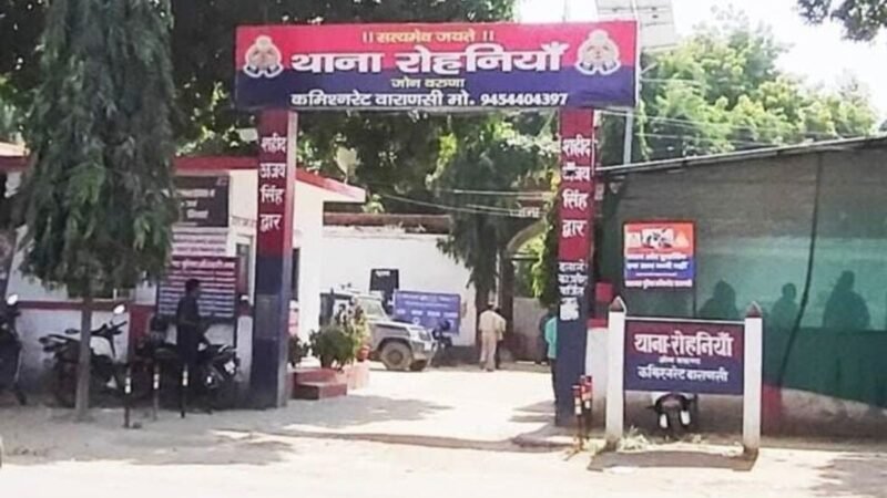 खेत में मिला नवजात का रोहनिया पुलिस ने अस्पताल पहुंचाकर बचाई जान