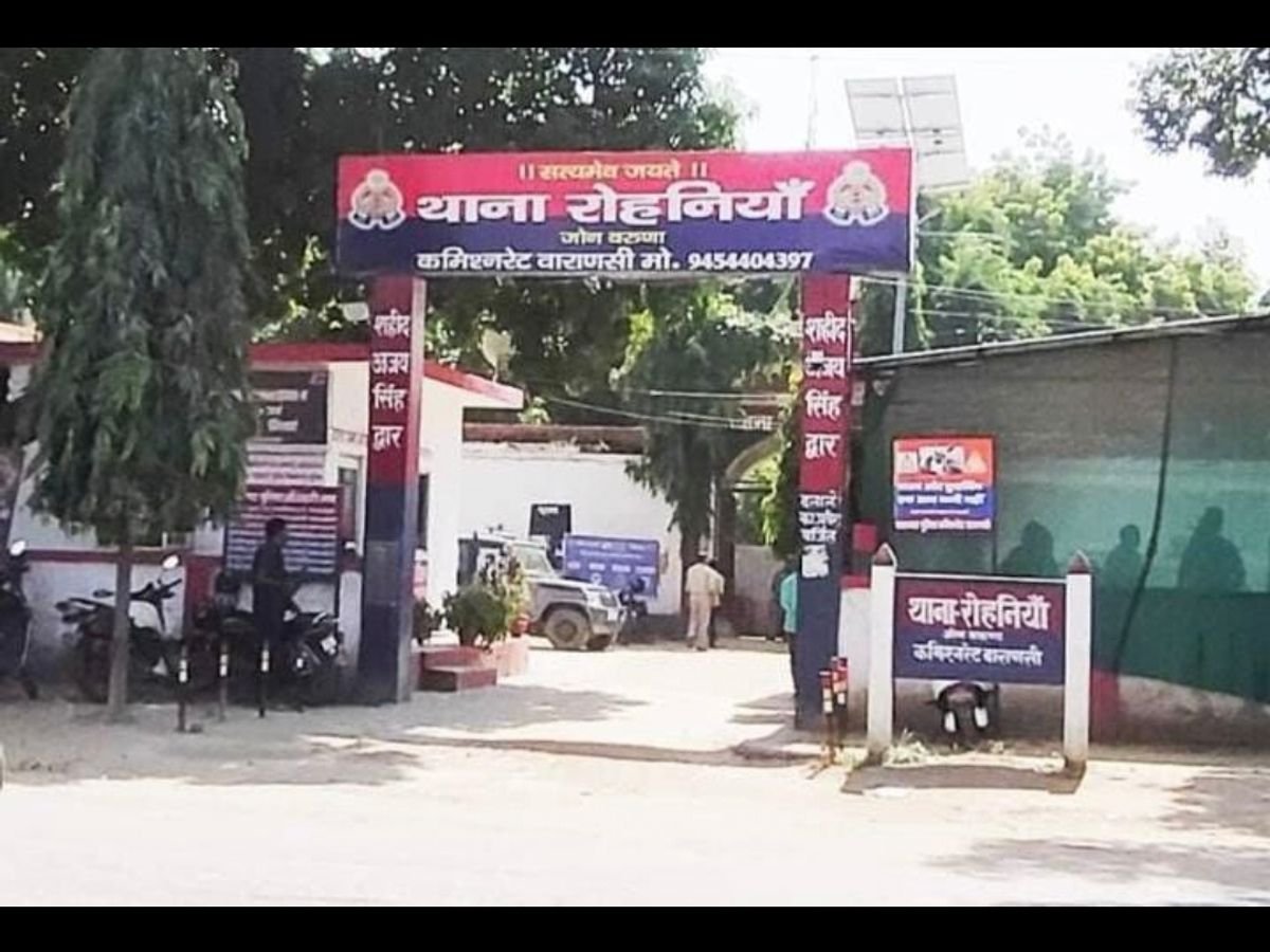 खेत में मिला नवजात का रोहनिया पुलिस ने अस्पताल पहुंचाकर बचाई जान