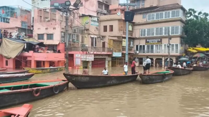 चेतावनी बिंदु पार, दो सेमी प्रति घंटे बढ़ रही गंगा