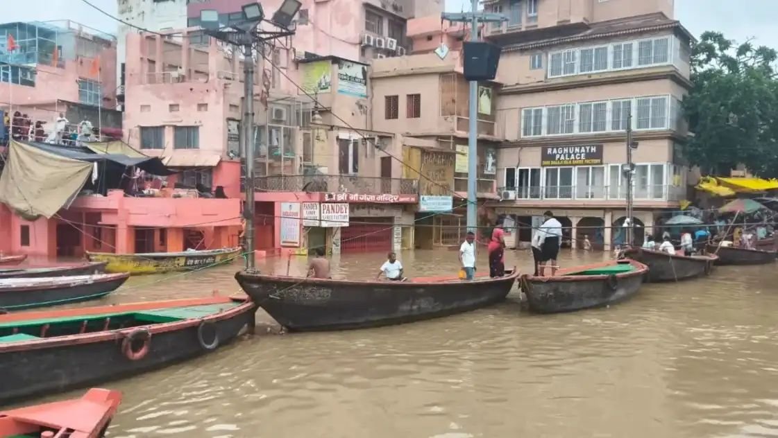 चेतावनी बिंदु पार, दो सेमी प्रति घंटे बढ़ रही गंगा