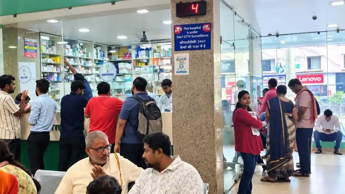 प्राइवेट अस्पतालों के स्टोर पर महंगी एफडीसी दवाओं की बिक्री