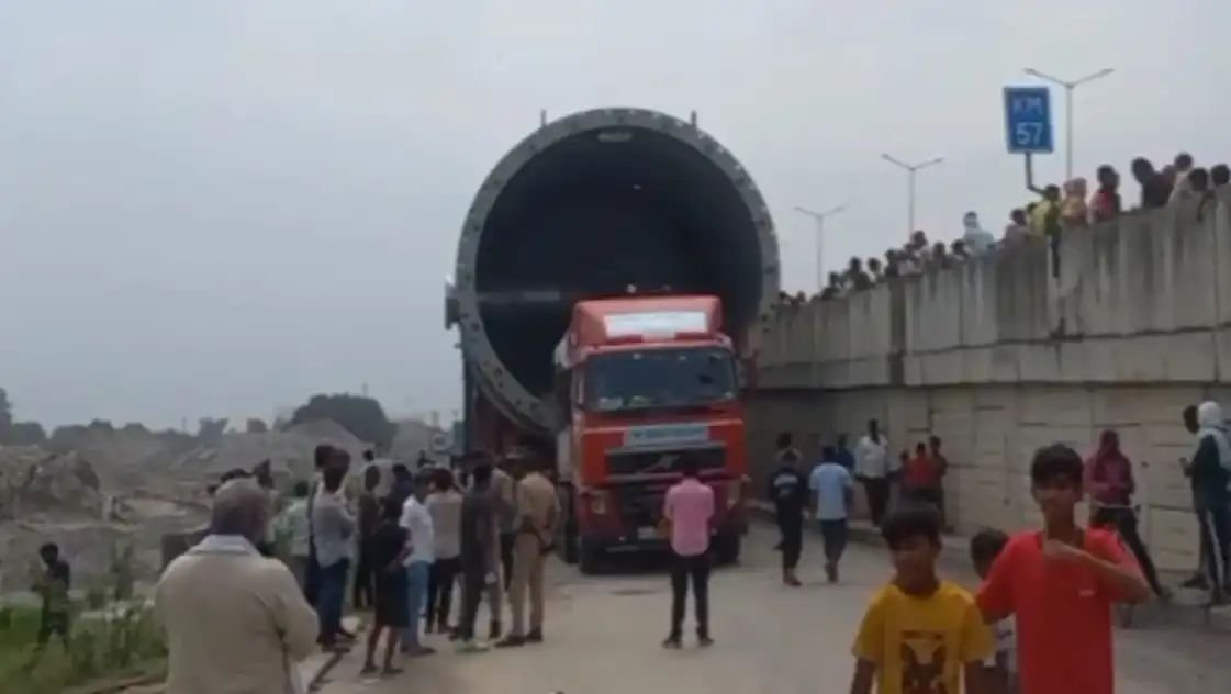 बेल्जियम का भारी-भरकम ब्यालर308 पहियों पर सवार बेल्जियम का ब्यालर,